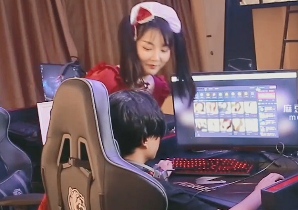 Bạn Gái Gaming